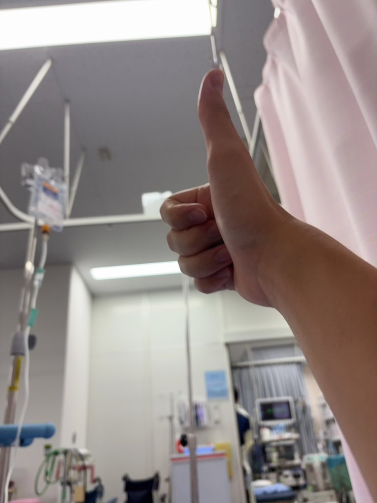 FlNEMOTION's tweet photo. 生きてるぜ！！
目が覚めたら病院のベッドで寝てました🤞 https://t.co/slddrsEN1Y