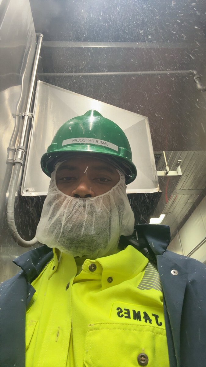 sun_starjay's tweet photo. It’s cold over hur baby u gone need a coat https://t.co/JIRsm3Cnpg