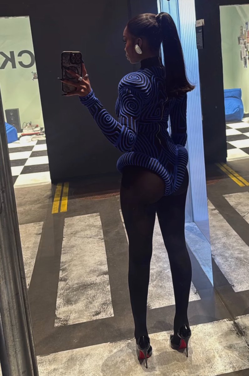 rach_6977's tweet photo. MI BOMBOOOOO
SHE HAS DONE IT AGAIN!!

OLANDRIA at the Off-White™ 10x10 Imaginary Palace

OLANDRIA OFF-WHITE 10x10 https://t.co/FtuzsbKxwf