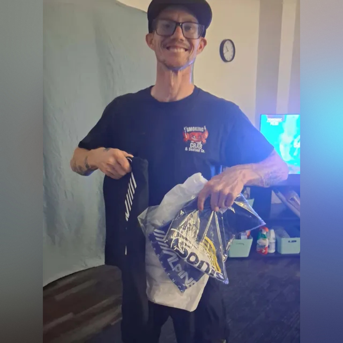 SonicElectronix's tweet photo. More prizes making it home! 📦🔥 Love seeing our winners with their new gear. Thanks for sharing the pics with us, and enjoy! 🙌🔊

#SonicElectronix #Jensen #Alpine #CarAudio #Anniversary #Giveaway #BassHeads #CarAudioLife https://t.co/BMUaUw1syw