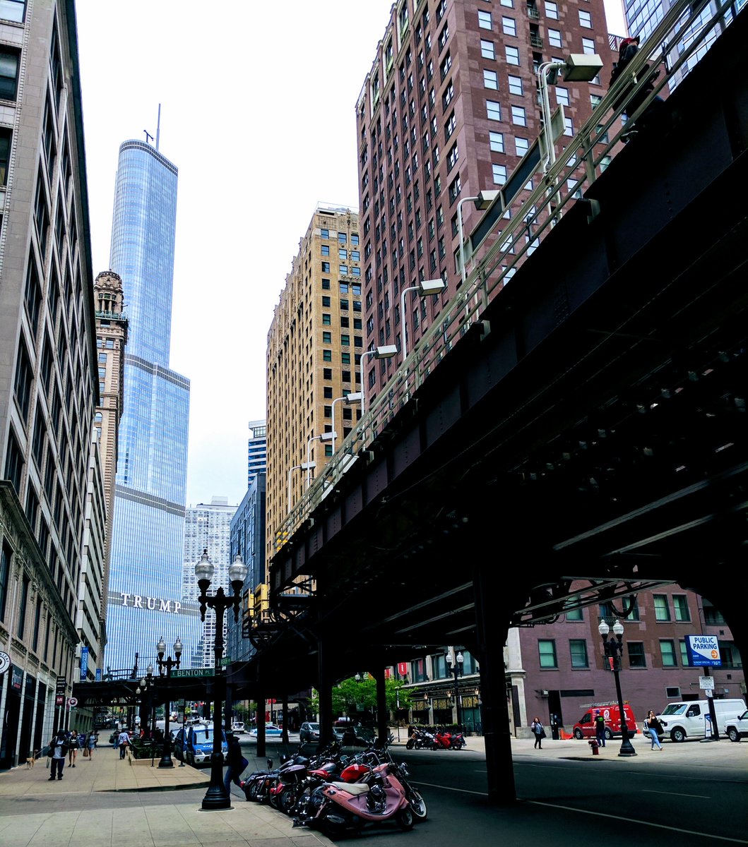 EmpireofVisuals's tweet photo. Chicago... The L doing all the work https://t.co/CZk54zrmZW