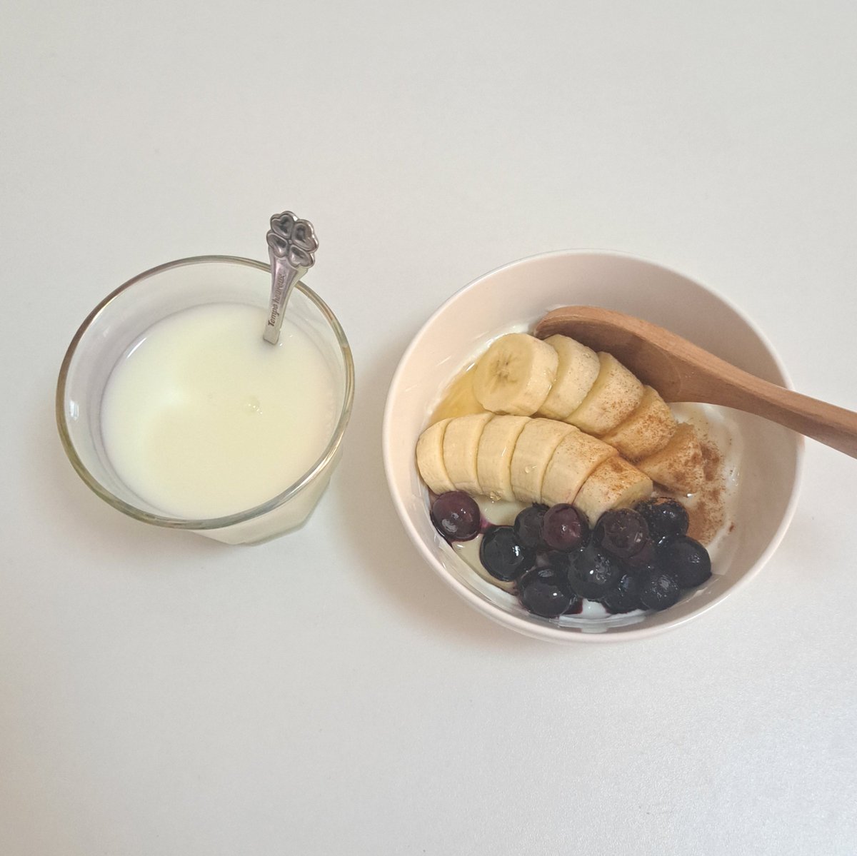 pfpfnyanko's tweet photo. おはよー！
今日の朝ごはん🍌🥣 https://t.co/76jq35JghO