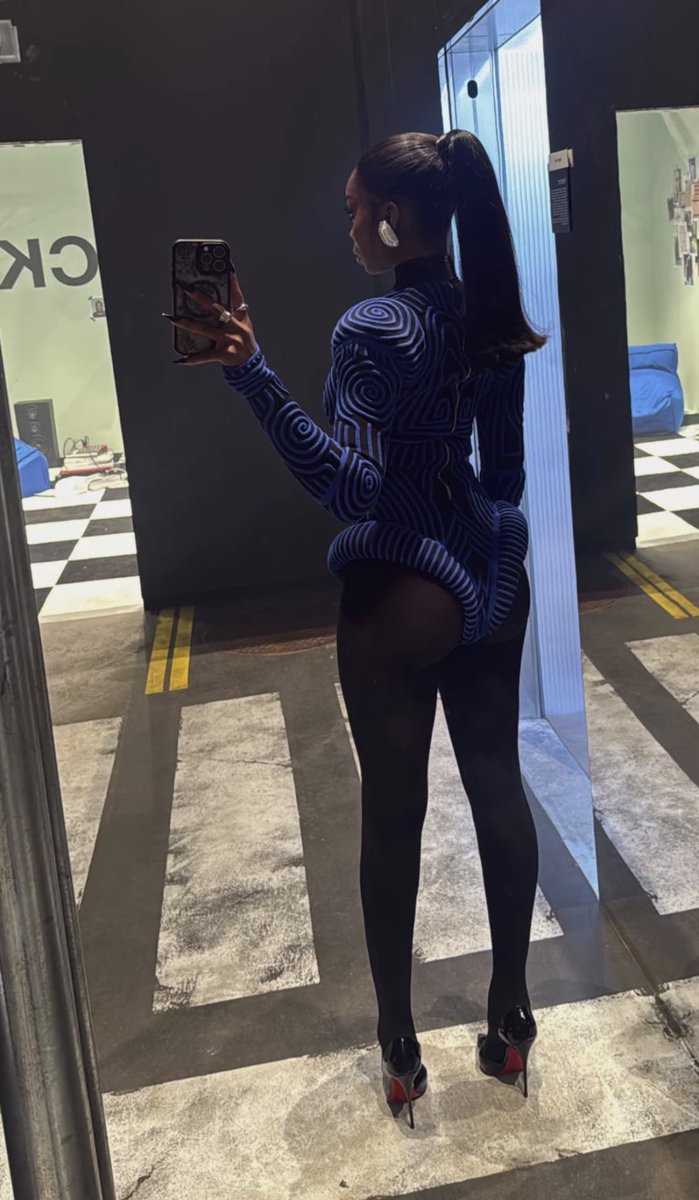 saiIorveIvet's tweet photo. tall fishing final boss!!! Olandria's green Off-White body suit is stunninggg😍

OLANDRIA OFF-WHITE 10x10  #OlandriaxOffWhite #10x10 https://t.co/SxW4dlygUD