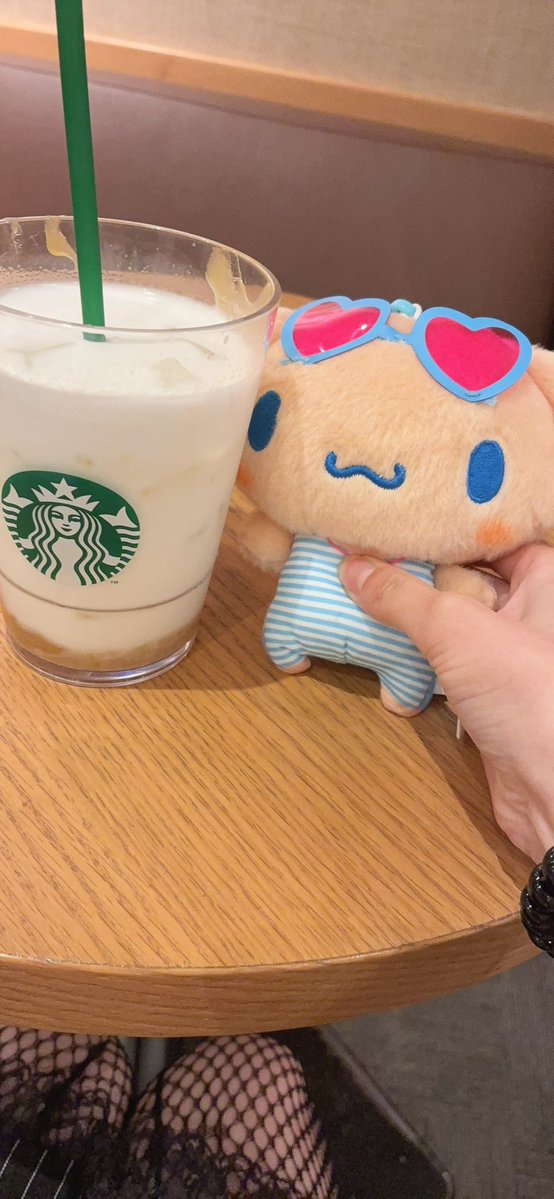 tenne_pw's tweet photo. おはよぉー🐬

今日は学校でやんす

この写真はぷぷちゃんとれいちゃんと一緒にお芋飲みにスタバ行った時の写真でやんす

このお芋ミルクめっちゃ🍠って感じで好き https://t.co/AIiTGDzlHw