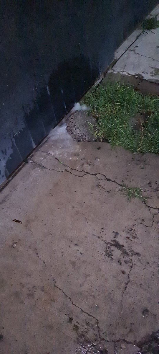 riboar's tweet photo. Fuga de agua, calle escolta 53, san jeronimo lidice, ya se levanto folio pero no hacen nada, mucha agua tirándose 
@ALaMagdalenaC https://t.co/OfKst7dlZ2