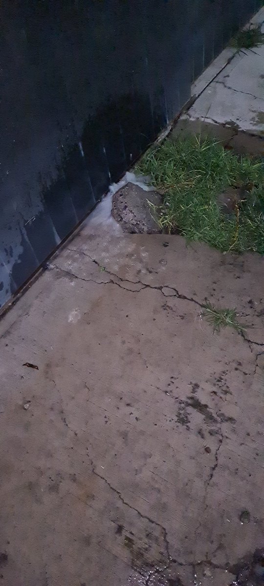 riboar's tweet photo. Fuga de agua, calle escolta 53, san jeronimo lidice, ya se levanto folio pero no hacen nada, mucha agua tirándose 
@ALaMagdalenaC https://t.co/OfKst7dlZ2