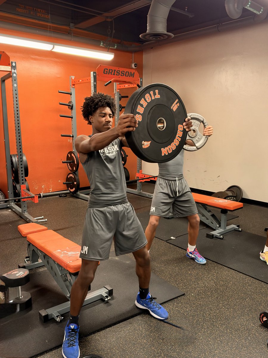 GrissomHoops's tweet photo. It’s just a little work ⛓️💪 https://t.co/DY2Zhwfcz1