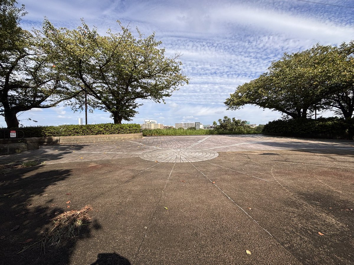 PaulNishimura7's tweet photo. 今日も歌散歩🚶‍♂️🎸

昨日は天王町ソングスのオープンマイクへ！
なんと最初から最後まで約6時間滞在www🤣

オリジナル曲も含めて
8曲くらい歌わせてもらいました🎤

3年くらい前までは
ふざけて歌ってたことも多かったけどwww
去年からは「西村カズミチ」として
ちゃんと真面目に歌ってます🤣🎸

※MCは相変わらずふざけてますwww

昨日も新しい出会いがあったり、
「お！？ここで久しぶりに再会！？」という方がいたり、
とても楽しい一日でした😊

次はいよいよ10月、
海老名市文化会館での
BINA LIVE！

そこに向けて、
またコツコツ準備していきます😊👍

今日も一日頑張るぞー！🔥

#西村カズミチ
#歌散歩
#弾き語り
#シンガーソングライター
#オープンマイク
#天王町ソングス
#ライブ
#オリジナル曲
#音楽のある生活
#海老名市文化会館
#BINALIVE