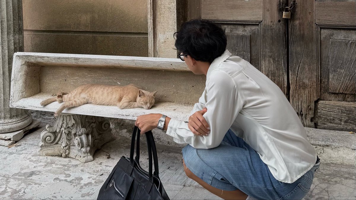 cosmonautsdiary's tweet photo. Me and Istanbul cat https://t.co/VhUfuKR6PM