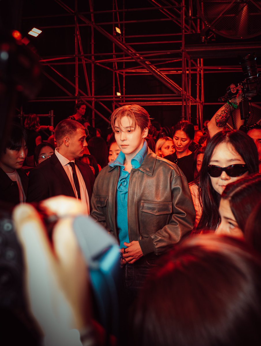 0214jaeist's tweet photo. straight out of tiffany’s song “heartbreak hotel” ❤️‍🩹🖤🖤 https://t.co/P53Va8l7jz