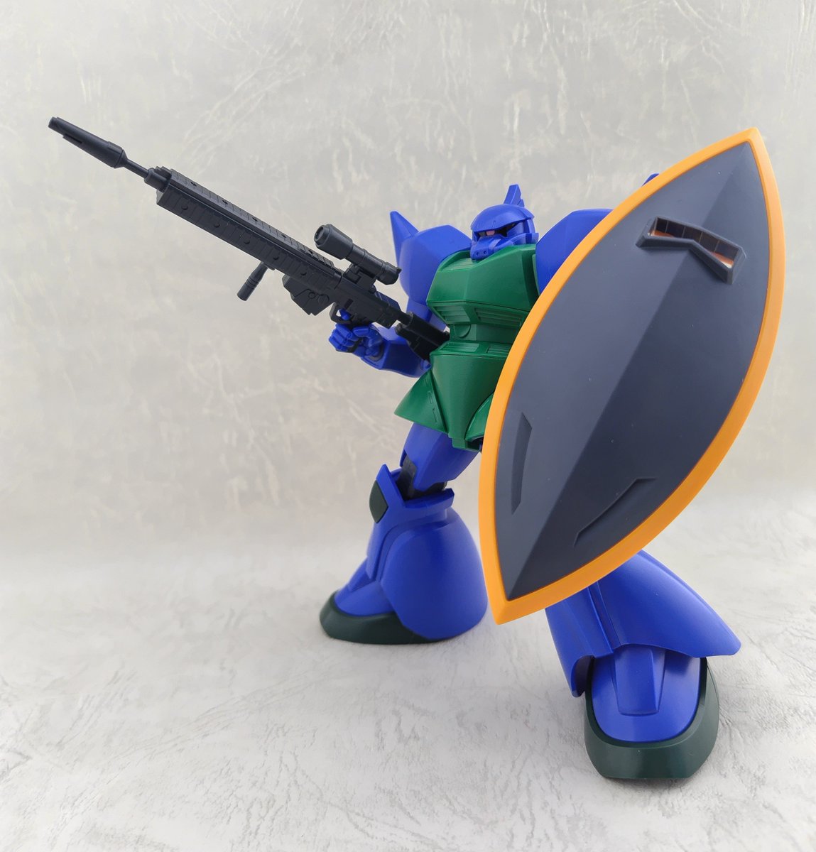 gopher202626's tweet photo. ガトー専用ゲルググ完成\(  'ω'  )ﾉ
昔ガンダムエースかホビーマガジンにロングレンジライフル付録にあったのがこのライフルやと思ってた… https://t.co/GxnSsM1dV1