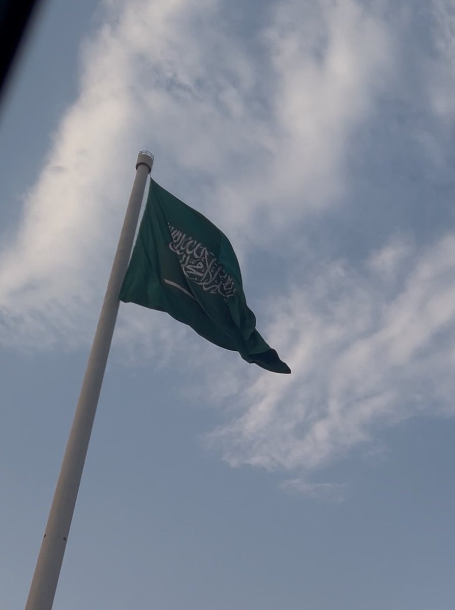 PT_ree's tweet photo. سعوديون للعلياء سعوديون للأبدِ
سعوديون ولتحيا عظيم المجّد يابلدي https://t.co/d7MUeMKSXx