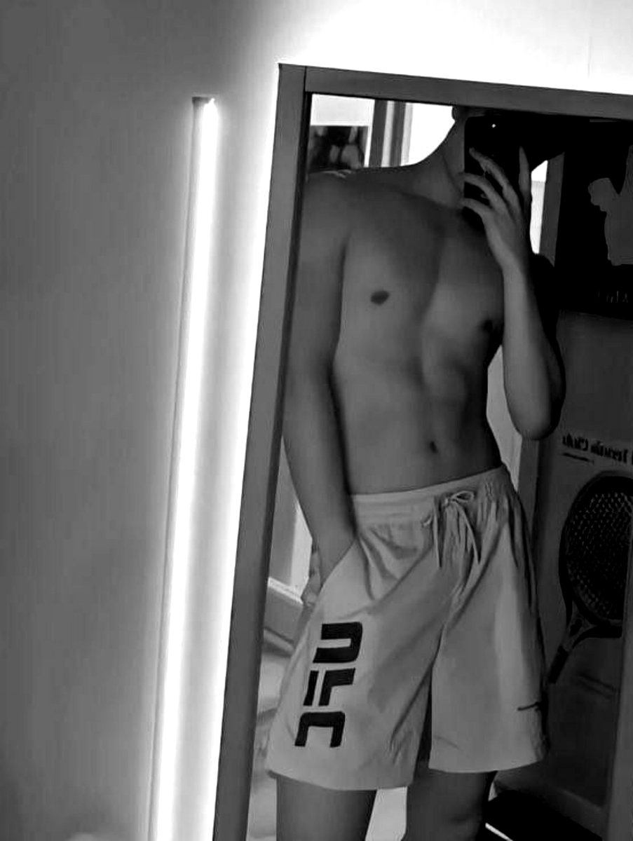 faintghosted's tweet photo. wearing red briefs for good luck. https://t.co/OZrBmpOQWR