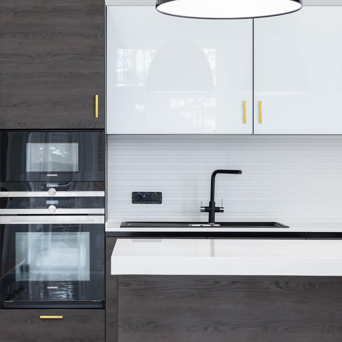 usstoneoutlet's tweet photo. Give your cabinets a modern update! ✨ Our 5" square handles in a stunning brushed brass finish are perfect for any kitchen or bath. Shop the look today!

https://t.co/6IFhAiA9ko 

#BrushedBrass #CabinetHardware #KitchenDesign #BathroomDesign #USStoneOutlet https://t.co/XhEa12pjeI