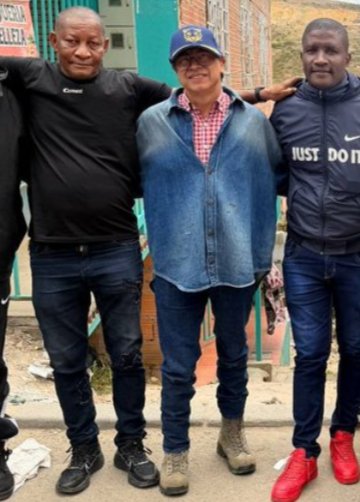 yajamith's tweet photo. @petrogustavo Comparen la elegancia de un verdadero Presidente original, un Presidente Bazuquero de Temu. 

Petro drogadicto no oe da ni el juanete a DeLaspriella! https://t.co/3IwHzbH9Ng