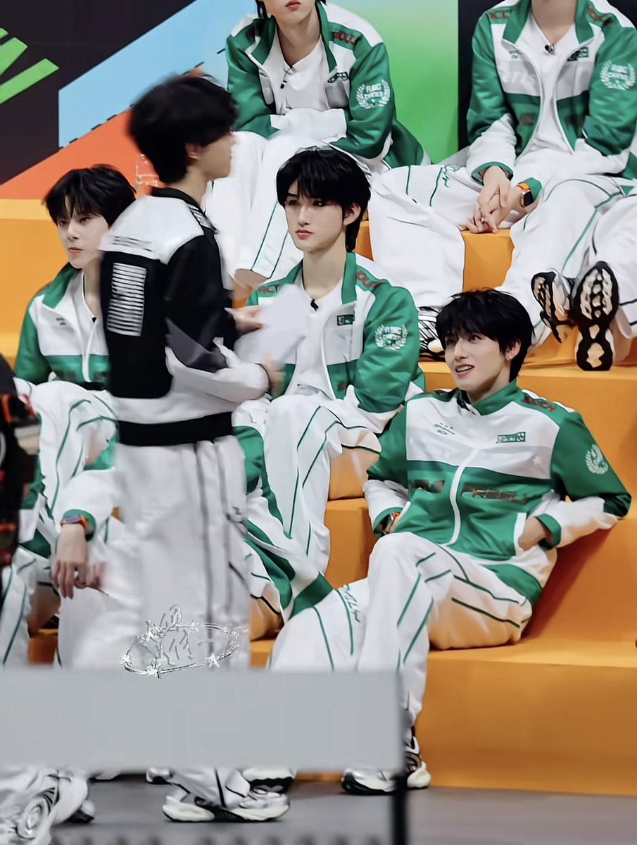 bbbbonlyus's tweet photo. 只看着我 https://t.co/fNaJJTe5MJ