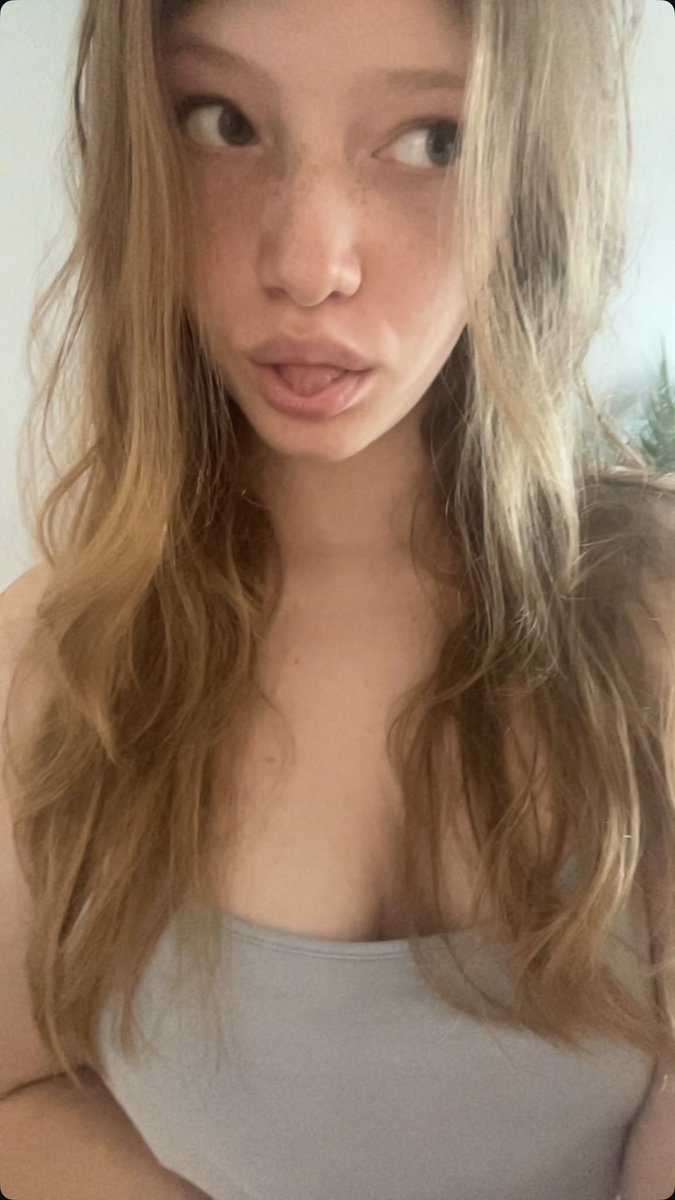braelynledfor's tweet photo. comment if You like what’s underneath XD #candids #USA #naked #bbc #snowbunny https://t.co/ZC6fpECT6g