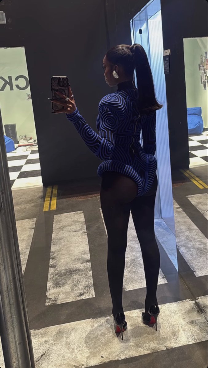 OlandriaDaily's tweet photo. Olandria gives us a fit check at Off-White’s event during Milan Fashion Week on her latest IG story! 

OLANDRIA OFF-WHITE 10x10 #OlandriaxOffWhite #10x10 https://t.co/jkFZpqA8p5