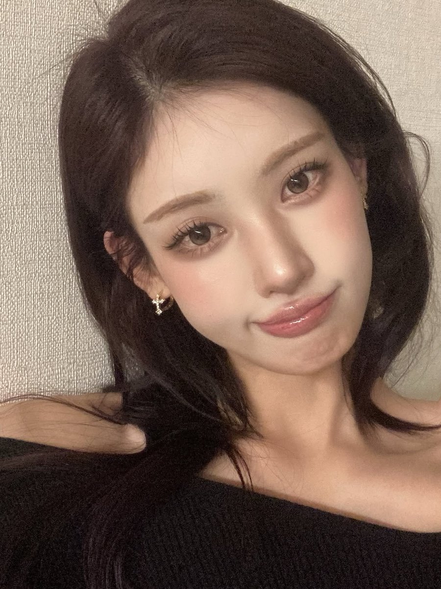 Normallikestraw's tweet photo. 와진짜 여자얼굴이 미쳤다 ..... 어떻게 사람이 이렇게 도시미녀 https://t.co/F4tEvNS0Bh