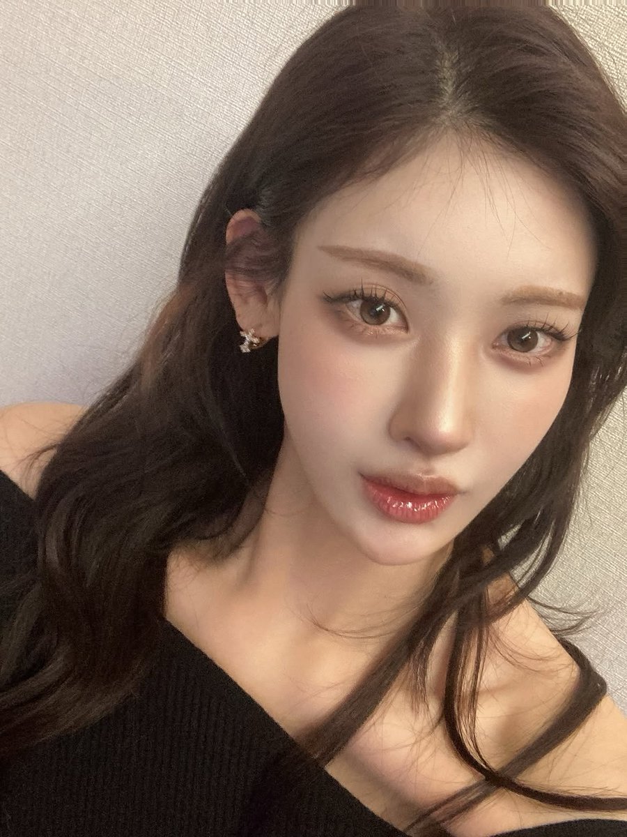 Normallikestraw's tweet photo. 와진짜 여자얼굴이 미쳤다 ..... 어떻게 사람이 이렇게 도시미녀 https://t.co/F4tEvNS0Bh