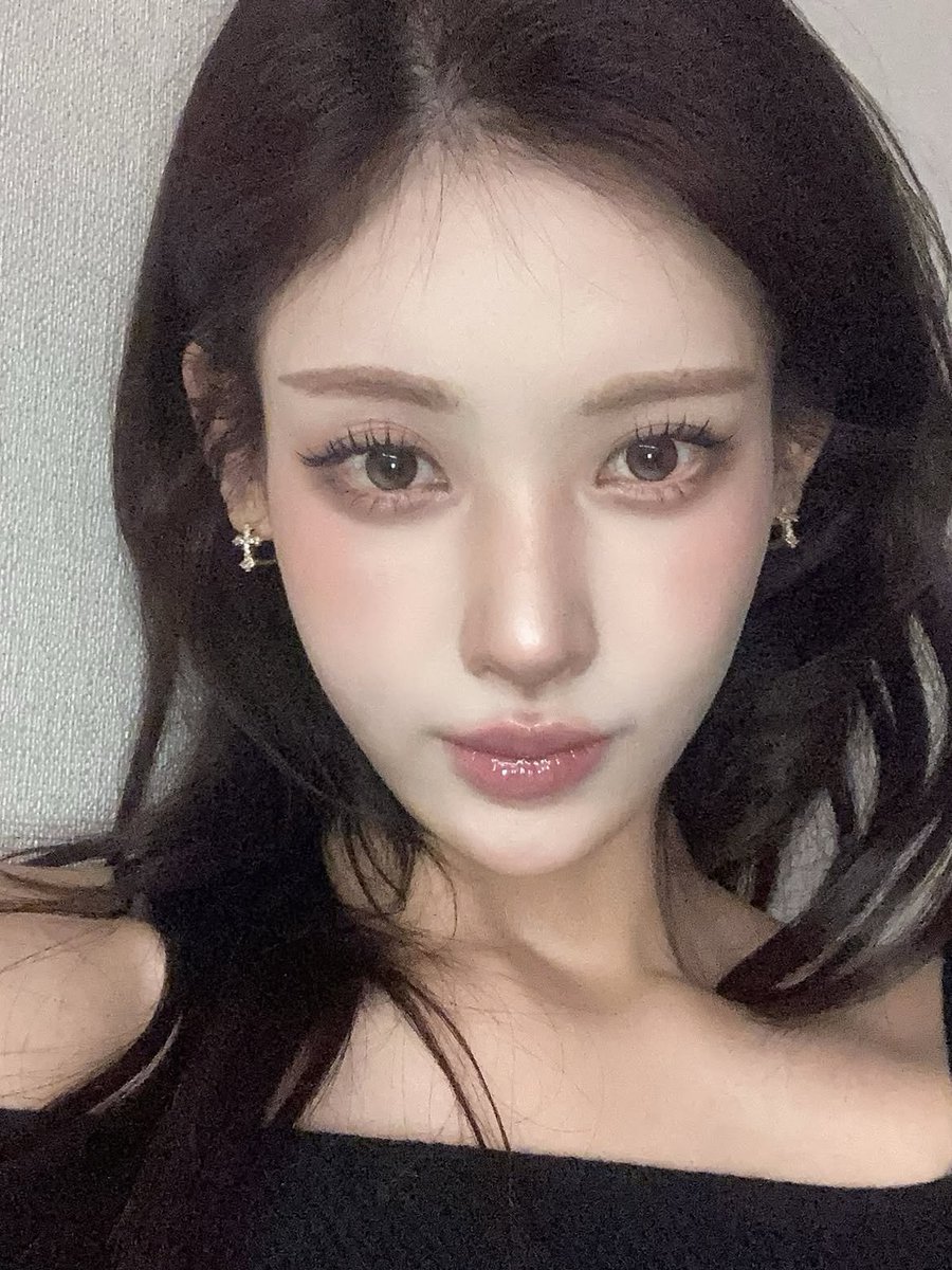 Normallikestraw's tweet photo. 와진짜 여자얼굴이 미쳤다 ..... 어떻게 사람이 이렇게 도시미녀 https://t.co/F4tEvNS0Bh