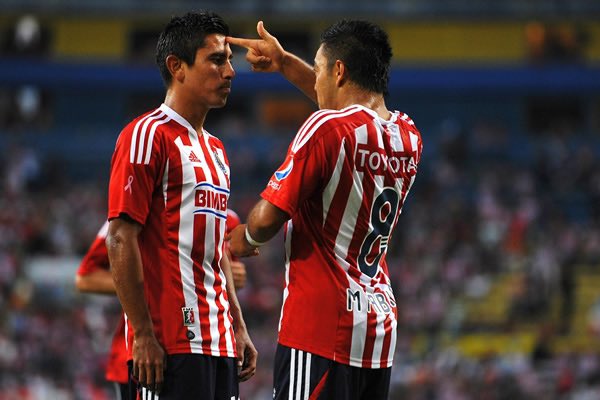 Angusimio's tweet photo. “Vamos a funar a la hormiga por lo que le da like y sigue en Instagram”
Marco Fabián y el “Venado” Medina en 2011: https://t.co/jOJ9irvOYw