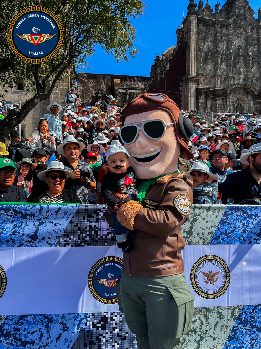 FuerzaAereaMx's tweet photo. Nuestros embajadores de la alegría.

Durante el Desfile Cívico Militar 2026, el Teniente Valente y la Teniente Celeste alentaron con dinamismo el acercamiento social de la Fuerza Aérea Mexicana. Su presencia facilitó la vinculación con las familias mexicanas, transmitiendo con calidez el orgullo, la identidad y vocación de servicio de las Fuerzas Armadas.

Fortaleciendo el lazo de confianza y orgullo entre la aviación militar y las familias mexicanas.