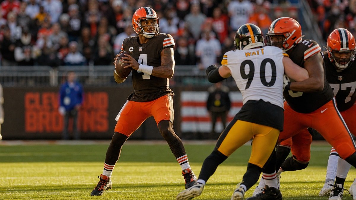 nflrums's tweet photo. 🚨🚨 #Browns Deshaun Watson so far this season:

QB Rating- 112.9
Comp %  - 76.9 %
Passing Yards-  443 Yards 
3 TD 1 INT 
Record 1-1 

Deshaun is starting to look back to his old form https://t.co/bazaz0343D