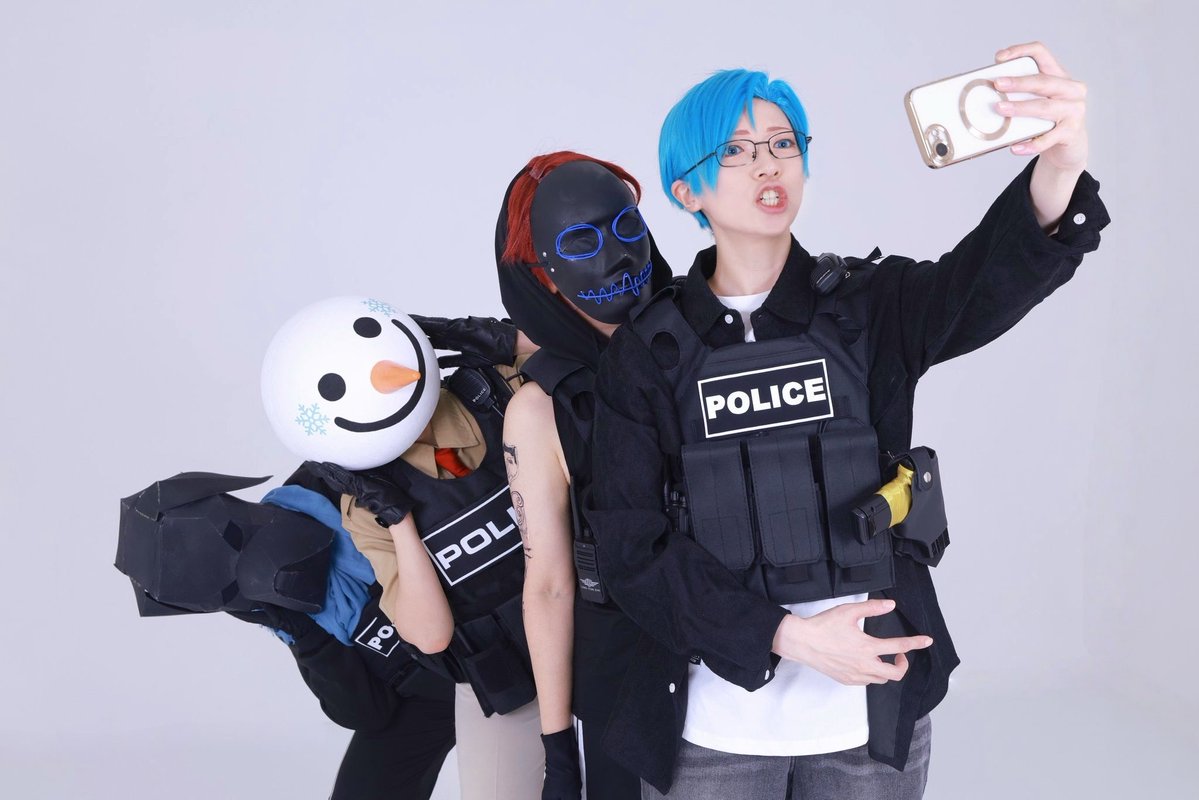 m8486's tweet photo. cos⚠️GTAゲーム内衣装
ただOLD組が記念写真撮ってるｵﾌｼｮ https://t.co/H35fjBQ5gx