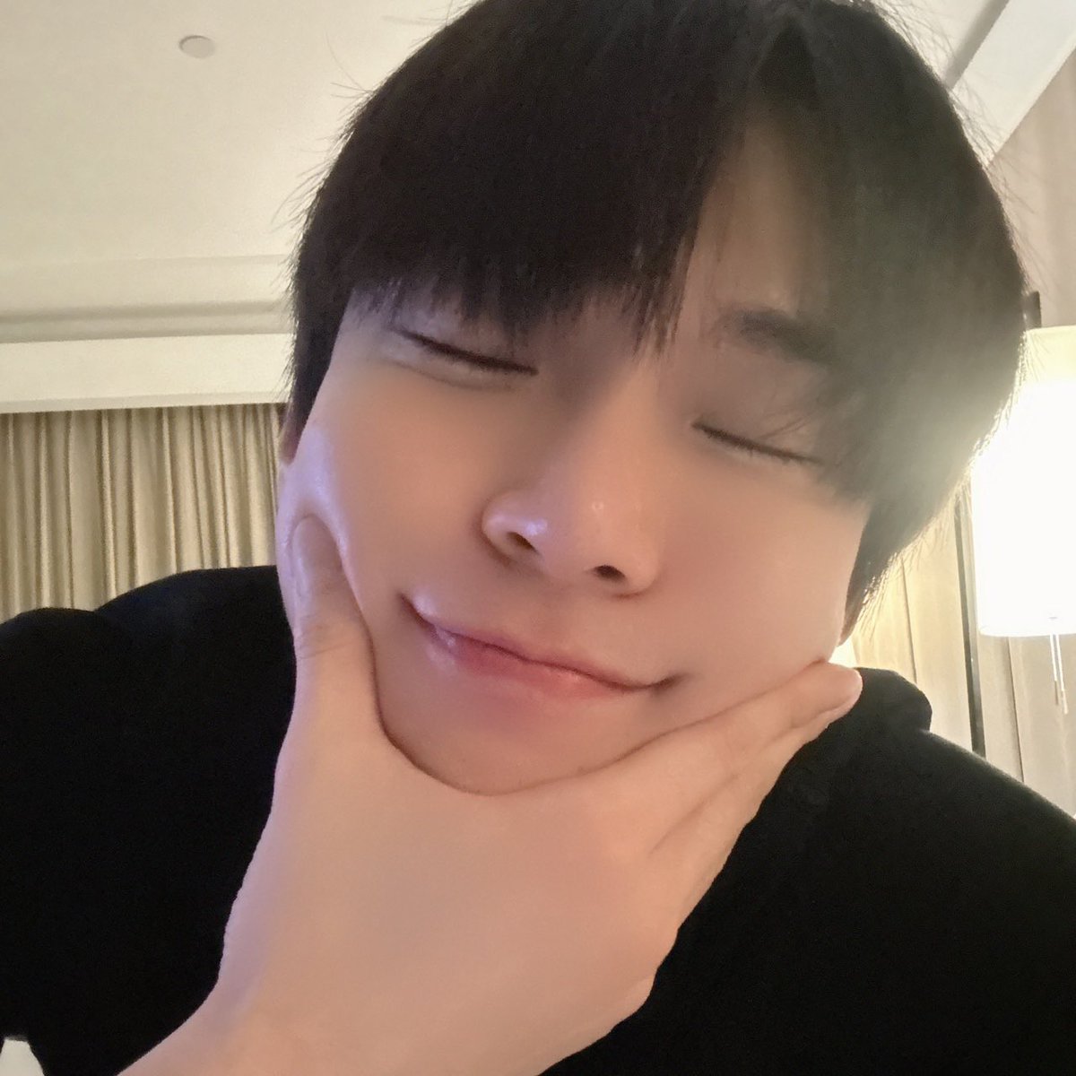 _iluvyoumore's tweet photo. 도영아 너는 동그라니까 보름달에 비는
소원은 더 잘 이뤄질거야 https://t.co/srN5yMcBFE