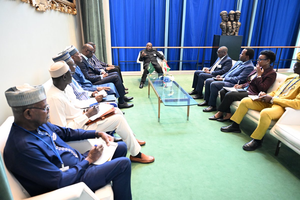 MaliMaeci's tweet photo. Dans la même dynamique, les Ministres des Affaires étrangères de la Confédération AES, ont été reçus, ce mercredi 23 septembre 2026, par Son Excellence Monsieur Evariste NDAYISHIMIYE, Président de la République du Burundi, non moins Président en exercice de l’Union Africaine, pour échanger sur des questions d’intérêt commun, notamment, le renforcement de la coopération régionale, la situation sécuritaire liée au terrorisme, la solidarité africaine dans le cadre de la promotion de la paix, de la sécurité et du développement.

Les Ministres des Affaires étrangères de la Confédération AES ont salué l'engagement constructif du Président du Burundi, avant de réitérer la disponibilité de leurs Chefs d'État à maintenir le dialogue ouvert avec l'Union Africaine et ses mécanismes.

Bureau de l’Information et de la Presse/MAECI