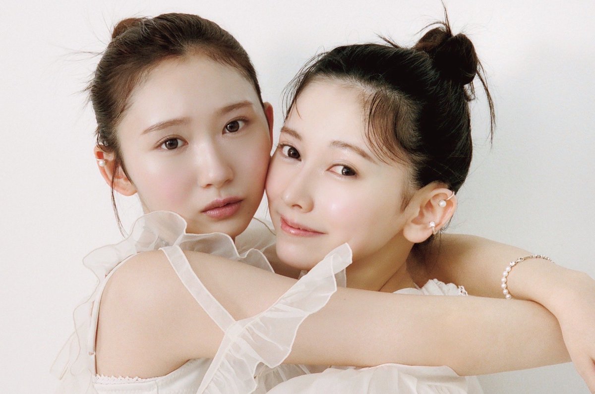 hinatazaka46's tweet photo. 本日9月24日(木)発売
「ViVi」11･12月合併号に

#藤嶌果歩 が登場しています🐏

ぜひチェックしてください☀️
https://t.co/EvDzOchmW8

#ViVi #日向坂46
#乃木坂46 #池田瑛紗 https://t.co/ThHiJUfsRN