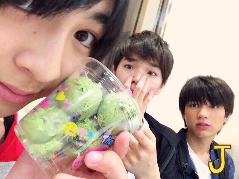 warito_iijan's tweet photo. 【定期】アイス屋で4種類のフレーバー選べるのに、抹茶✖️4でキメる吉田仁人
#絶対に風化させたくない吉田仁人 https://t.co/tcZDz43JwR