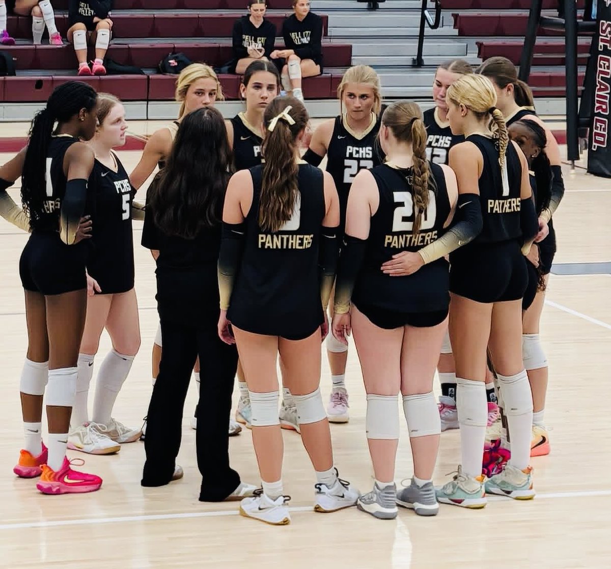 LTuckerTeaches's tweet photo. Have to brag on my team after their performance last night.

Set 1: Down 23-16. 
Came back and won 26-24. 
Set 2: Lost 
Set 3: Down 10-7. 
Came back and won 15-11.

Well fought match against St. Clair JV. Onto the next one! #ChampionsWearGold @PellCityATH https://t.co/qdmrfjNZL1