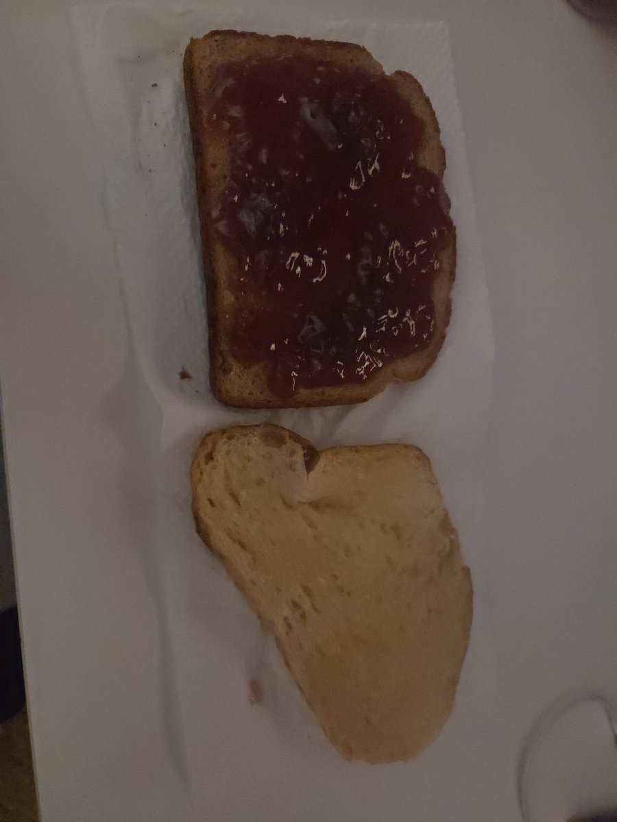 cakeorexic's tweet photo. this is not sugar free it is the indulgent stuff and omg this jam :O 🍓 https://t.co/3hGLx1BhEE