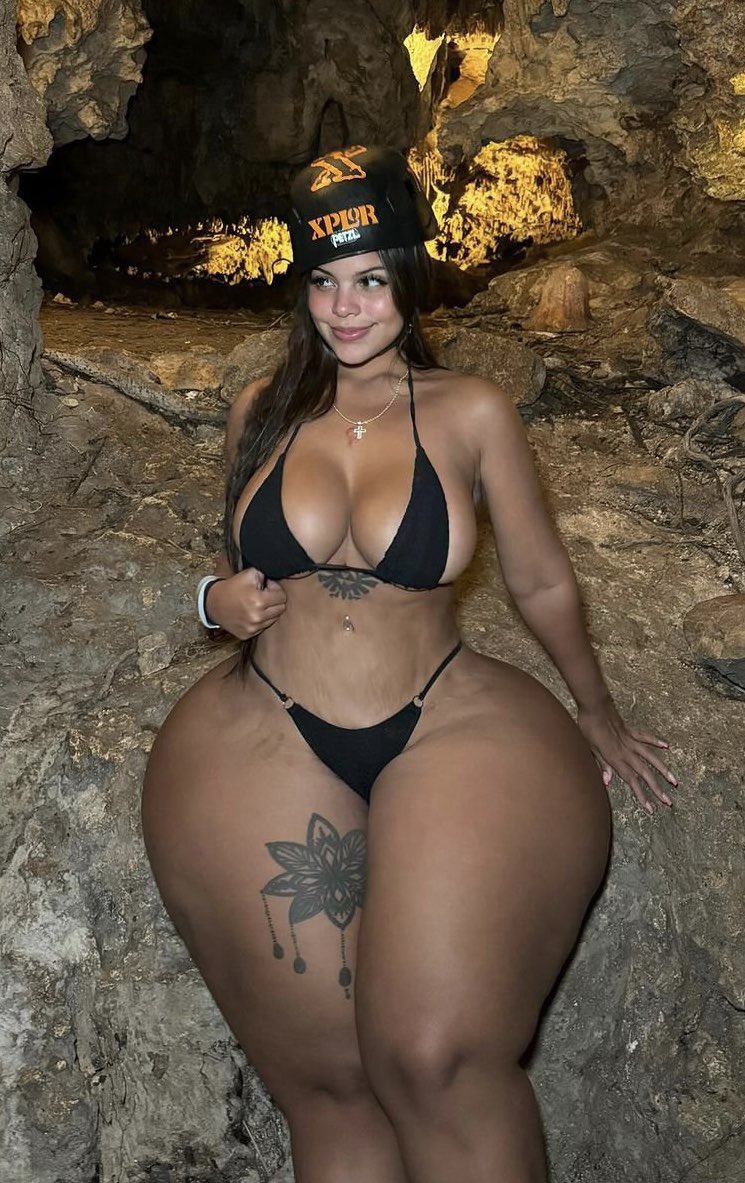 graci3bon's tweet photo. Best curves in the world 🍑🌎🖤

@graciebon1 https://t.co/cbGurCWYMp