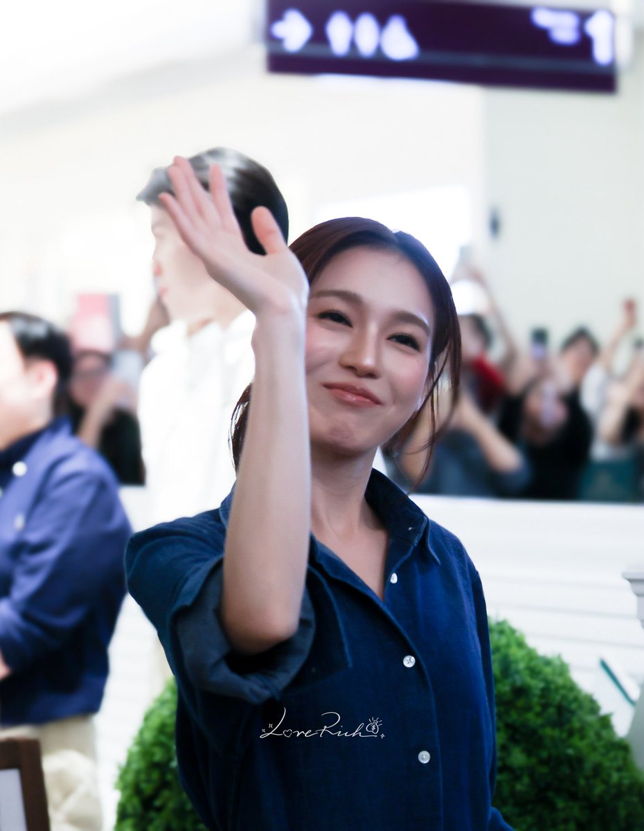 loverich_235's tweet photo. 💖🤏🏻

LOVERRUKK IN RALPH LAUREN
#RalphLaurenxLoverrukk https://t.co/v60aV6VW7q