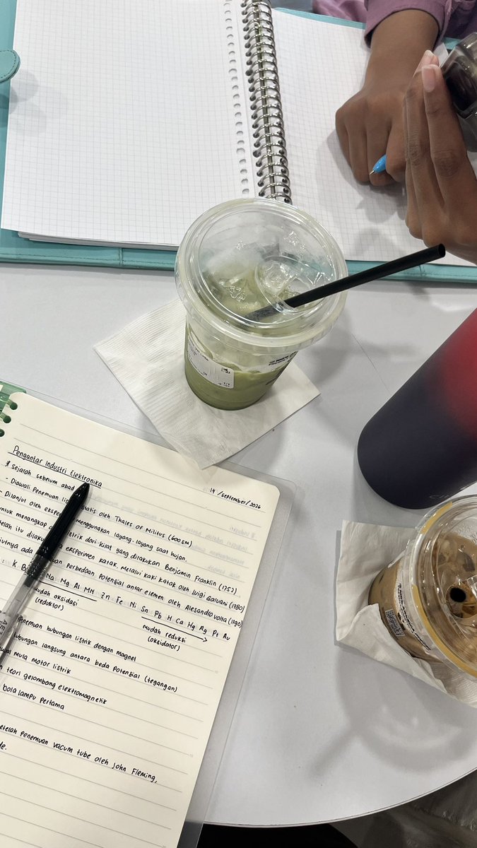 tynniewynnie's tweet photo. hm matcha lagi https://t.co/mlRy59BCui