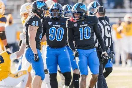 Stephensoares_'s tweet photo. Blessed to announce I’ve received an offer from Buffalo university  #agtg #football @TaftFootballCT @NE6FB_Recruits @NextLevel_CT @breakoutathlete @CoachBenChapman @UBuffaloFB @AlexGarwig https://t.co/Syq9TCFfcI