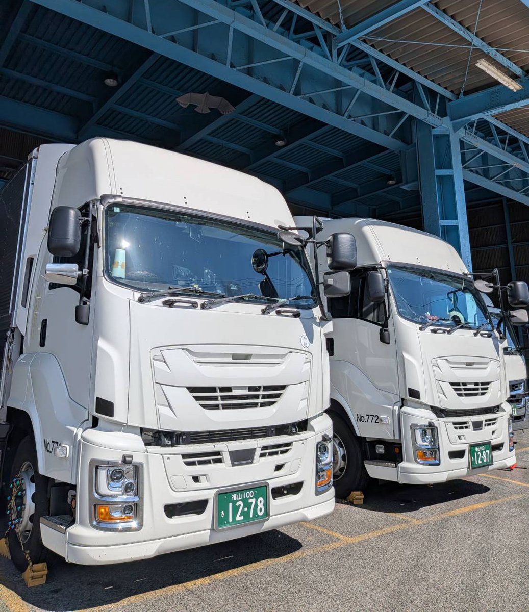 kawamoto_driver's tweet photo. おはようございます！ 
本日より通常運行を再開しております🚚

只今「秋の全国交通安全運動」の真っ最中🍁  
連休明けでいつもの交通量が戻り、思わぬ渋滞や焦りによる事故が発生してしまうことも… 
気を引き締め、安全第一で荷物をお届けしてまいります🚚💪  
#府中市 #運送 #秋の全国交通安全運動 https://t.co/fCZBtbLxPq