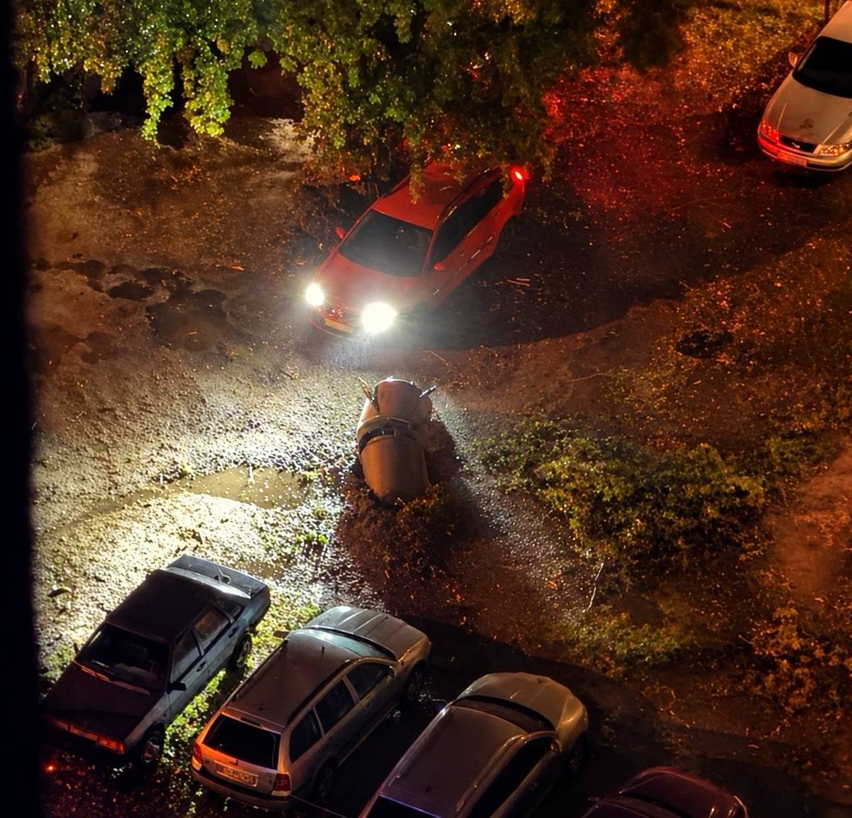 BohuslavskaKate's tweet photo. Debris from a Russian missile damaged a maternity hospital and a neighboring diagnostic center in Kyiv's Podilskyi district. No casualties occurred inside the hospital, but one person was killed in the parking lot outside. Across the capital, 2 people have been killed and 3 injured, Mayor Vitali Klitschko reported.