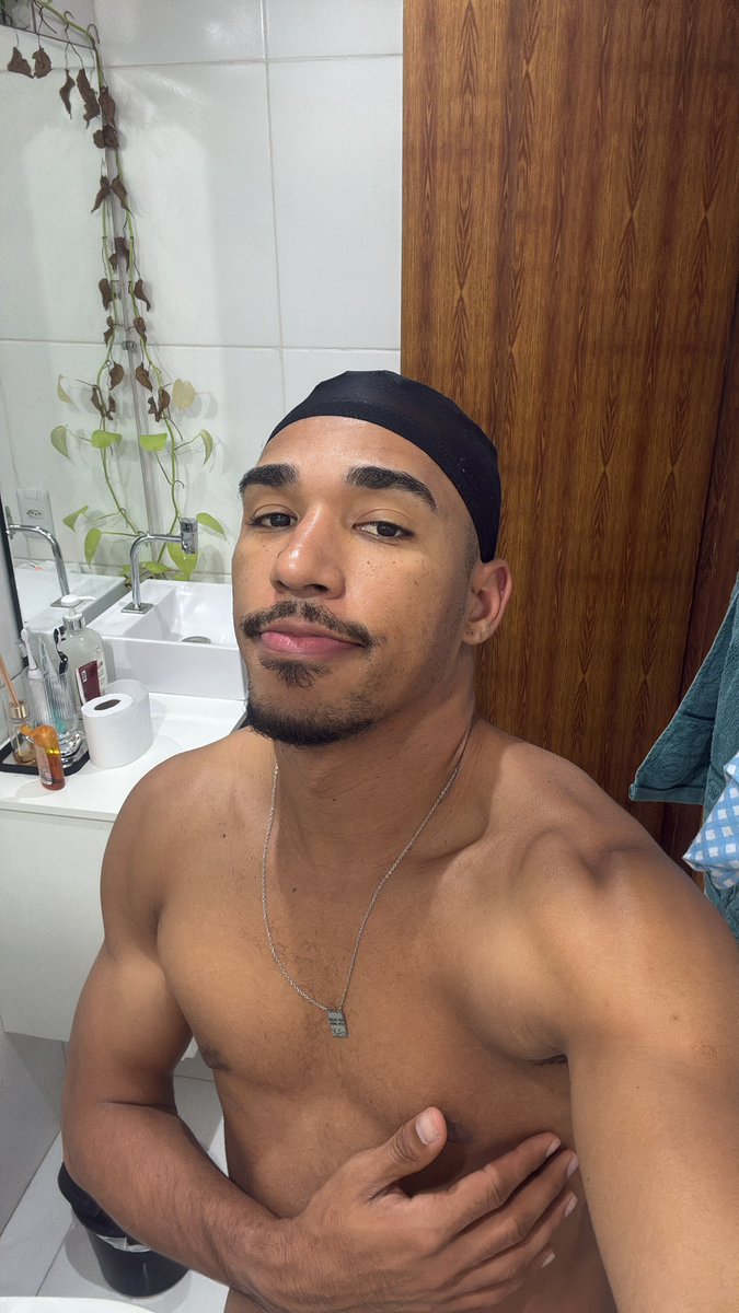 LeoSoaresIS's tweet photo. 😩🚿 https://t.co/0mkWcatUyK