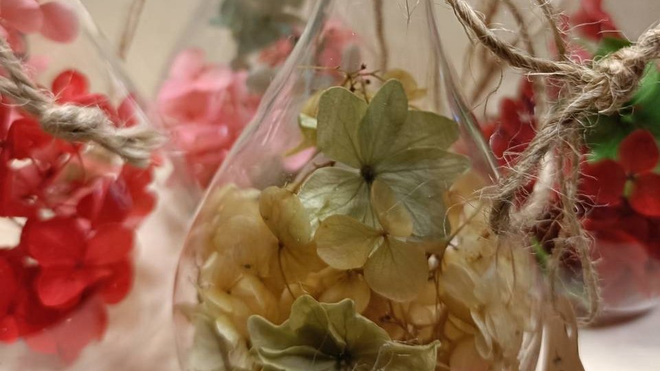 ottotohana's tweet photo. 小さな花のアトリエ
Atelier 良人と花 -ottotohana- です❀

良人の作った花から生まれた小さな物語を、
「花間拾遺」として、妻が綴っていきます。

よろしければ、花々の物語を
ときどき覗いてみて下さい✿ https://t.co/RuWc22Tt86