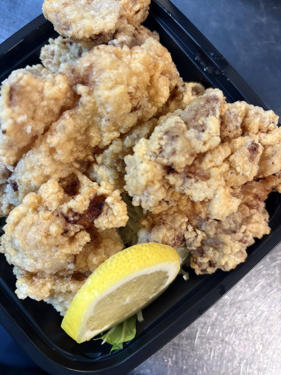 cafebabyu's tweet photo. 2026/09/24

Aランチは「豚肉とカリフラワーのコチュジャン炒め」
9月のdランチは
「さつまいもとキノコの豆乳チャウダープレート」🍠🍄‍🟫
.
写真は🤳塩唐揚げ(夜のテイクアウト🥡)
塩唐揚げは週末くらいまでディナータイムと夜テイクアウトで食べれます。ごはんと🍚ビールと🍻お好きなスタイルで https://t.co/9K0emOe5PD