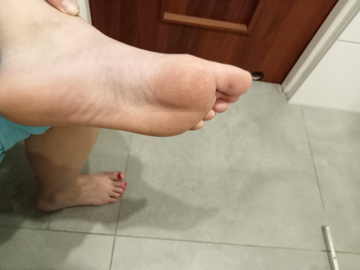 Asssia02's tweet photo. Kto nie śpi? #blik #findom 😈🐕🐕🐕 https://t.co/YOzEGKxbyu