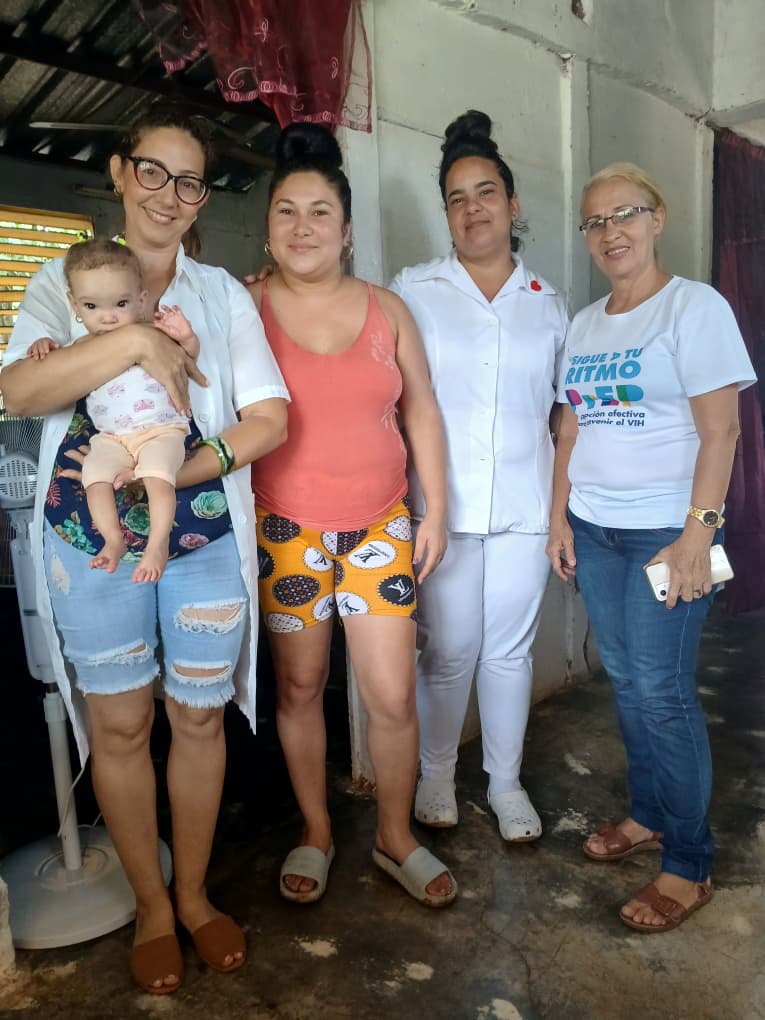 DirecSaludSsp's tweet photo. Visita del equipo de la Dirección General de Salud a Asly Alejandra Rodríguez Molina, 9 meses, desnutrición crónica protéico-energética, foramen oval permeable, CIV sin repercusión hemodinámica. #CubaPorLaVida desde #SanctiSpíritusEnMarcha
@MINSAPCuba @ElainePlasenci2 https://t.co/7UCC5icVlG