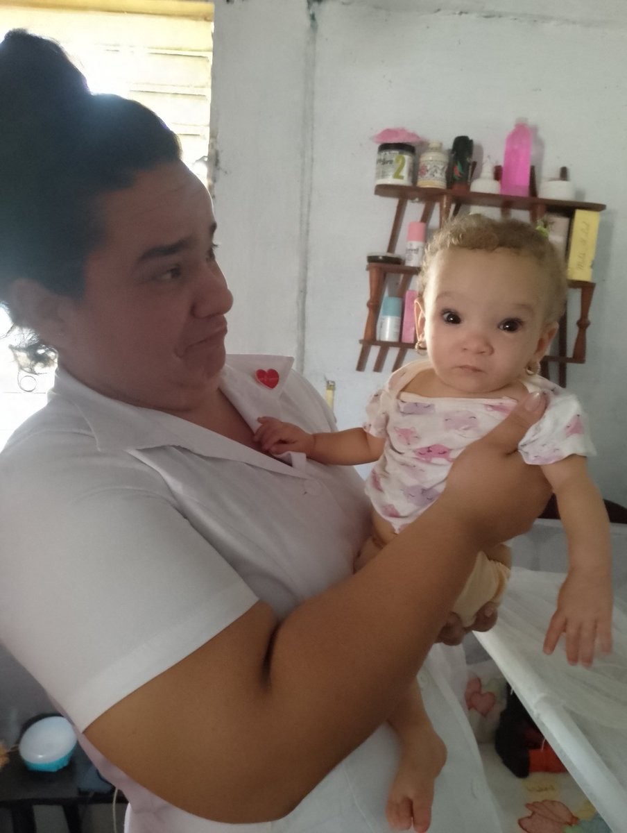 DirecSaludSsp's tweet photo. Visita del equipo de la Dirección General de Salud a Asly Alejandra Rodríguez Molina, 9 meses, desnutrición crónica protéico-energética, foramen oval permeable, CIV sin repercusión hemodinámica. #CubaPorLaVida desde #SanctiSpíritusEnMarcha
@MINSAPCuba @ElainePlasenci2 https://t.co/7UCC5icVlG