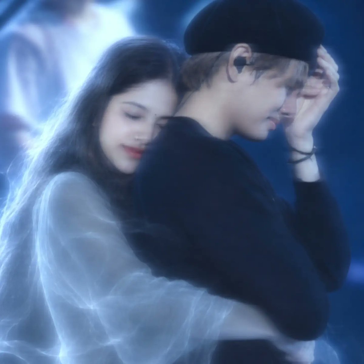 RENESEQUEIRO's tweet photo. 몸의 향기가 영혼 깊숙이 닿았다. https://t.co/2pTimWZQyN