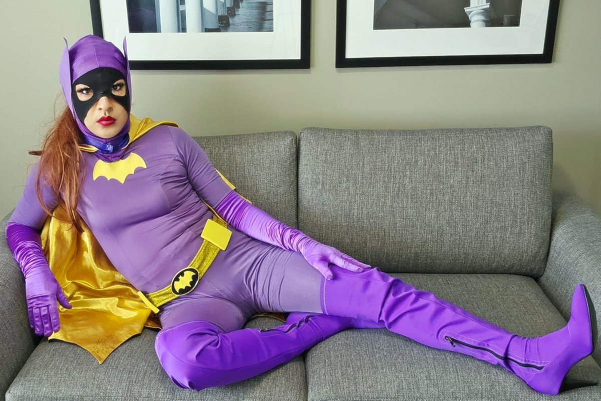 ozbattlechick's tweet photo. Batgirl Thursday!

#ozbattlechick #ozbattlechickcosplay #batgirl #batgirlcosplay #barbaragordon #66Batgirl #66batgirlcosplay #DC #dccomics #dccosplay #cosplaygirl #cosplay #purple https://t.co/BPoReXj2nO
