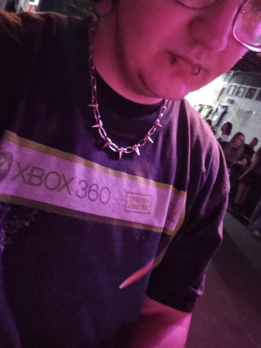 twofacedapollo's tweet photo. Im so sweaty https://t.co/zwG3KWfoUA